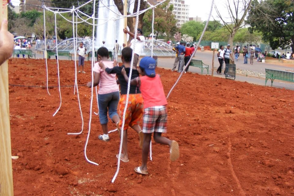 performance 2 (passage),  Johannesburg chain