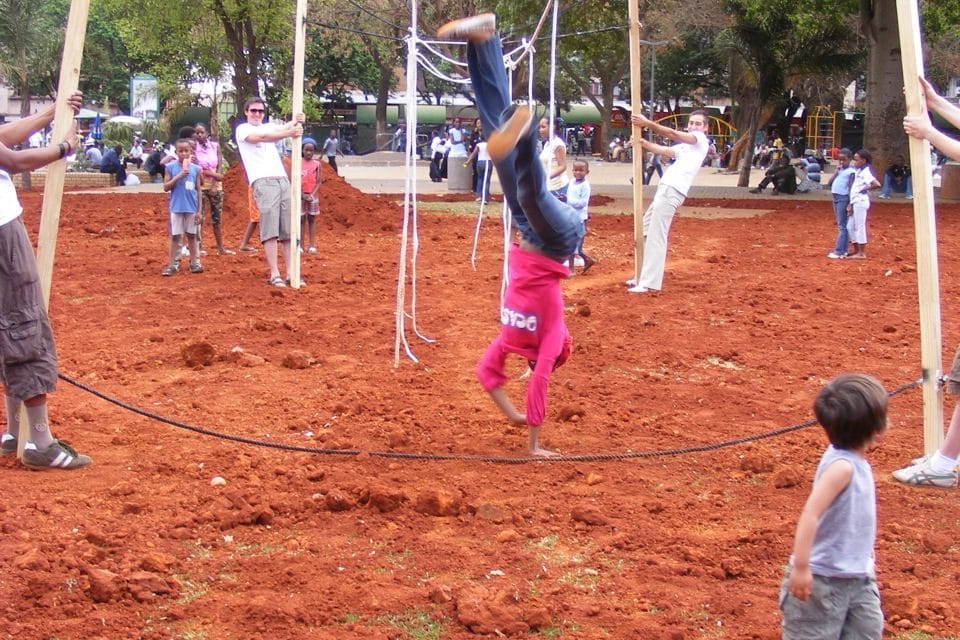 performance 2 (passage), cartwheel