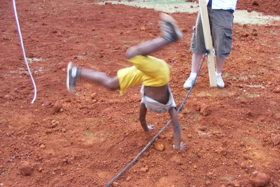 performance 2 (passage), cartwheeling